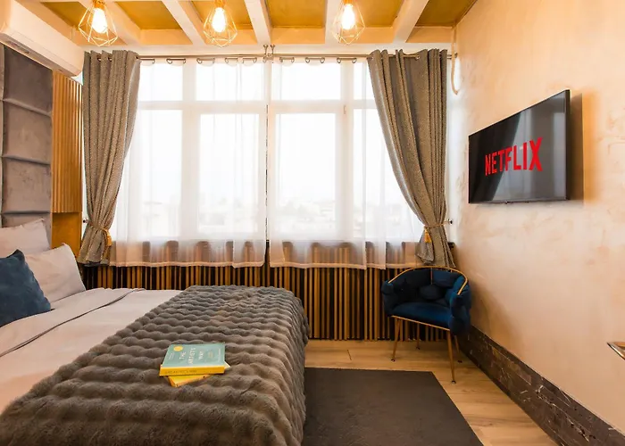 Royalty Apt With City Views On Calea Victoriei