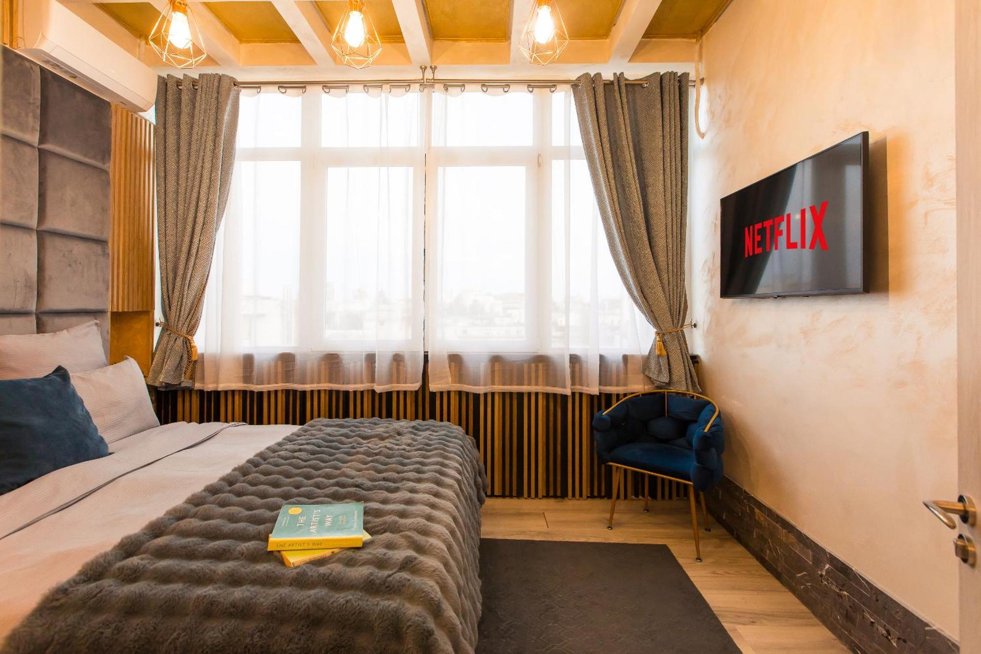 Apartment Royalty With Views On Calea Victoriei *