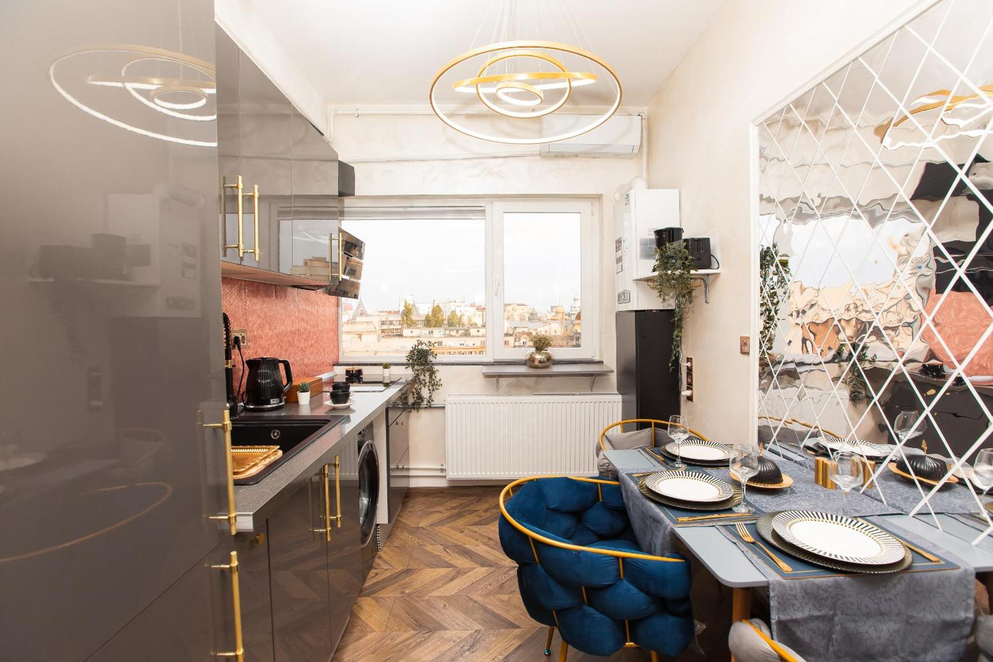 Apartment Royalty With Views On Calea Victoriei *