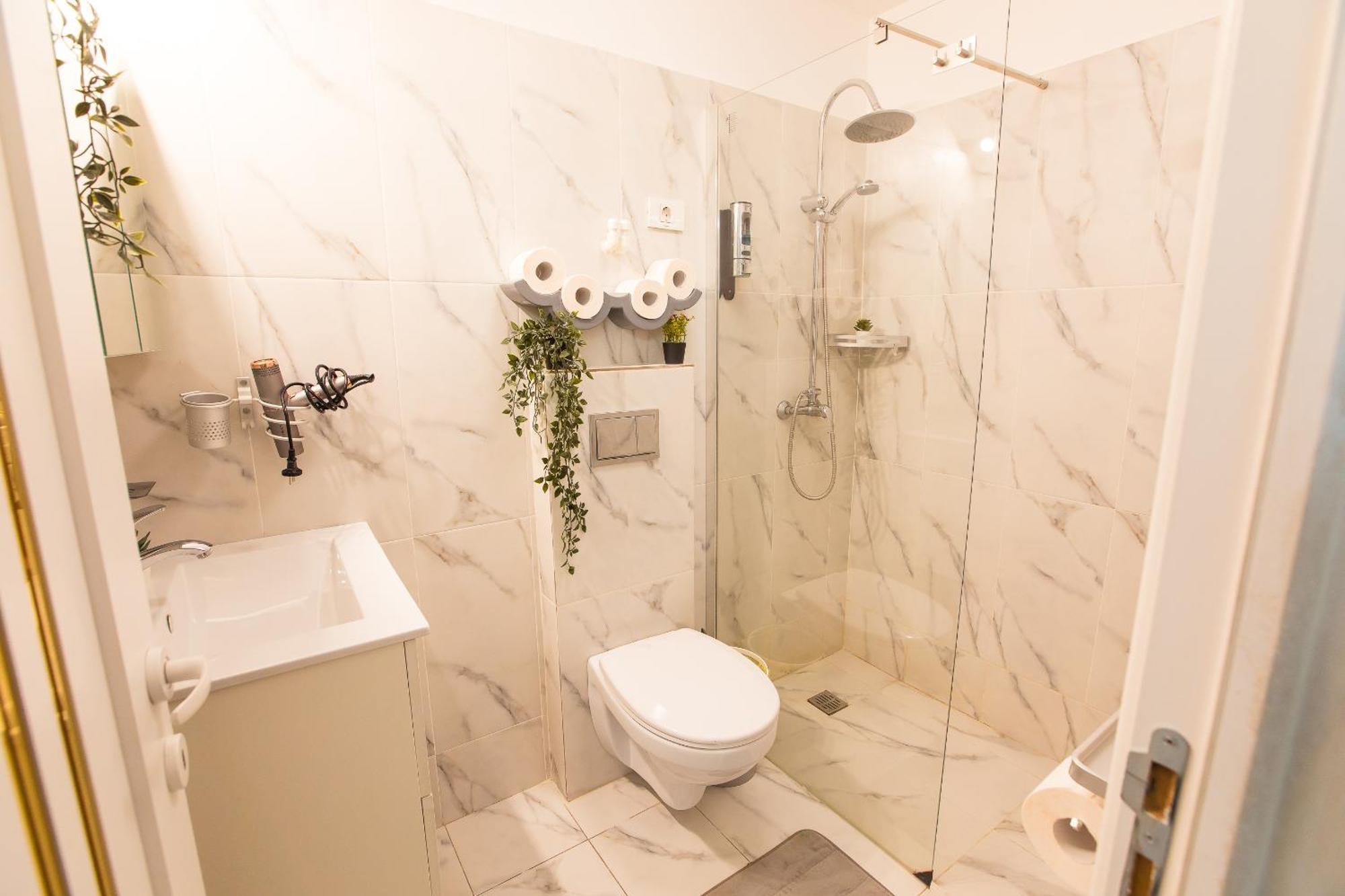 Apartment Royalty With Views On Calea Victoriei Bucharest