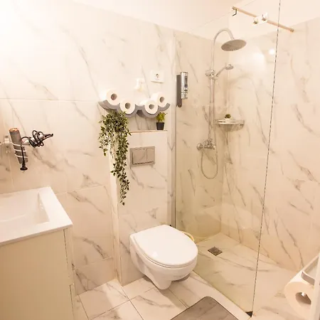 Royalty Apt With City Views On Calea Victoriei Bucharest Exterior photo